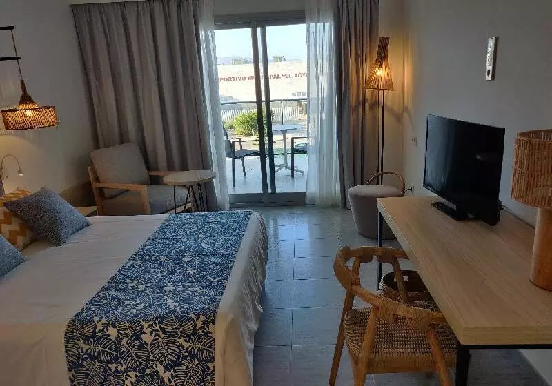 اتاق لوکس, Cabogata Jardín