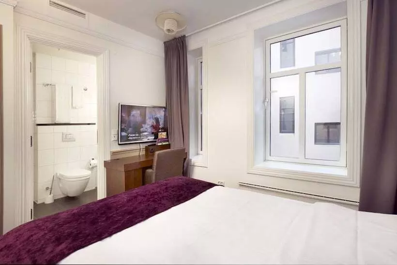 اتاق استاندارد یک نفره, Clarion Collection Hotel Amanda