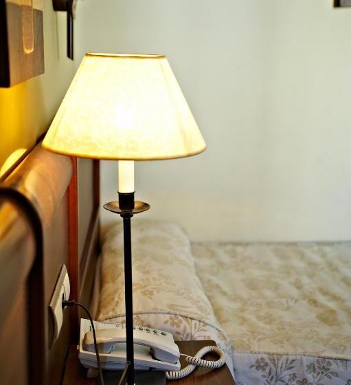 标准单人间, Coso Viejo