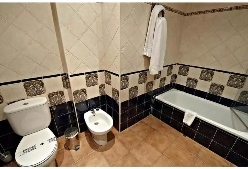 اتاق استاندارد سه نفره, Coso Viejo