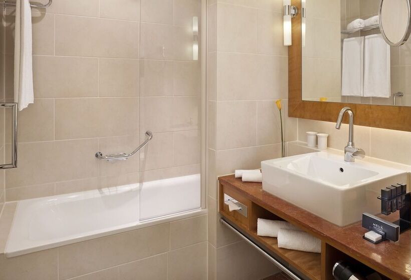 Premium room with river view, Meliá Berlin