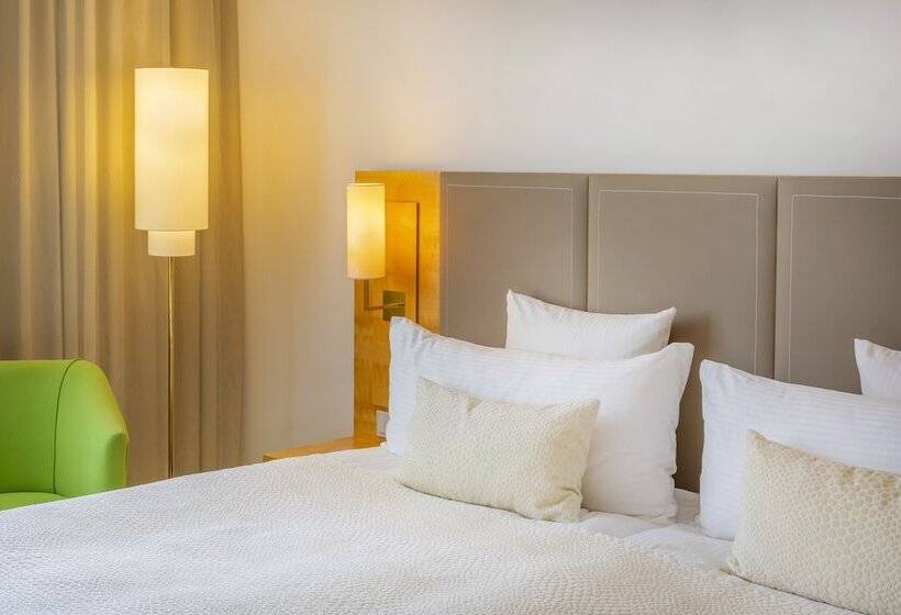 Premium room with river view, Meliá Berlin