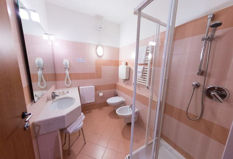 Номер Стандарт Трехместный, Montemezzi