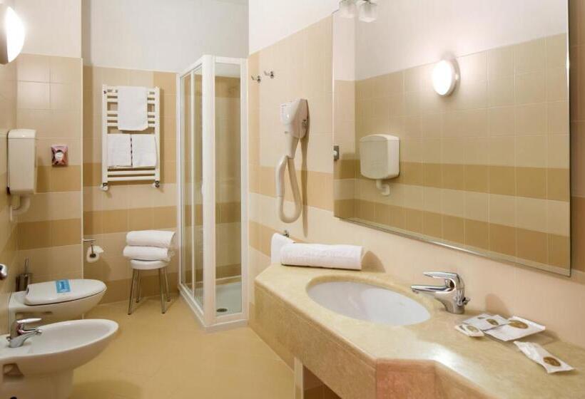 Номер Стандарт Трехместный, Montemezzi