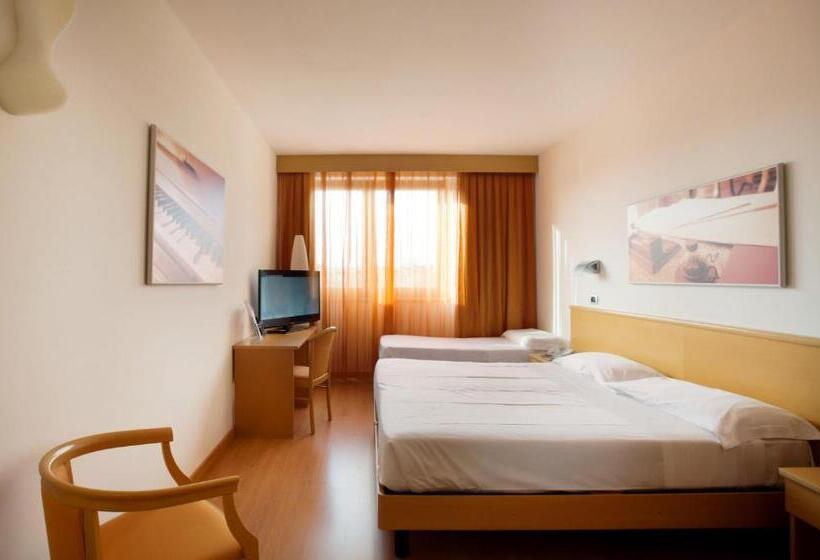 Номер Стандарт Трехместный, Montemezzi