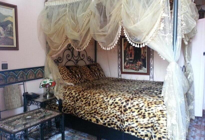 Quarto Triplo Clássico, Moroccan House