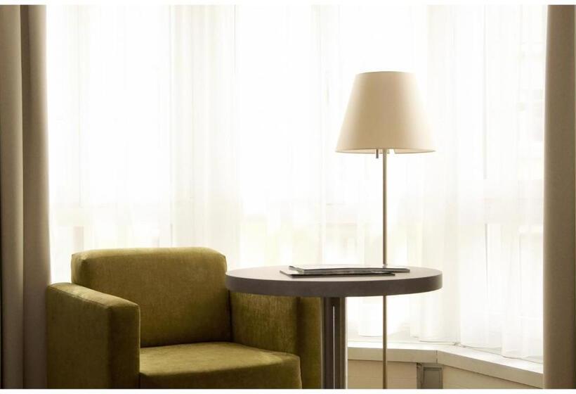 اتاق سوپریور با تخت بزرگ, Platzhirsch Zürich Downtown Boutique Hotel & Sushi Lounge