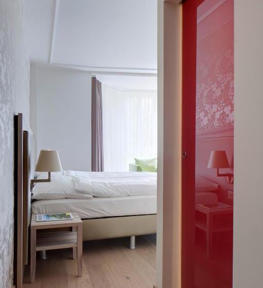 اتاق سوپریور با تخت بزرگ, Platzhirsch Zürich Downtown Boutique Hotel & Sushi Lounge