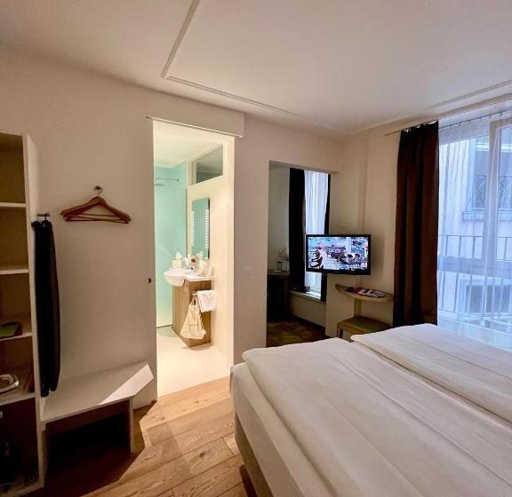 اتاق سوپریور با تخت بزرگ, Platzhirsch Zürich Downtown Boutique Hotel & Sushi Lounge