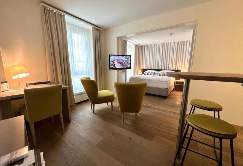 استودیوی سوپریور, Platzhirsch Zürich Downtown Boutique Hotel & Sushi Lounge