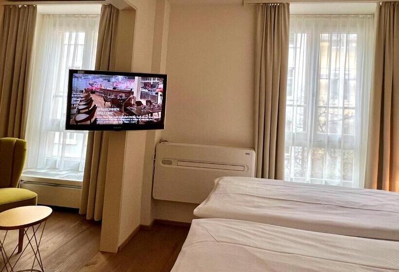 استودیوی سوپریور, Platzhirsch Zürich Downtown Boutique Hotel & Sushi Lounge