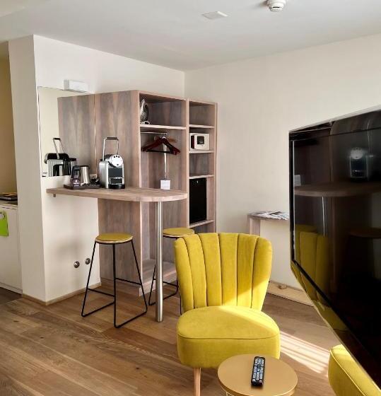 استودیوی سوپریور, Platzhirsch Zürich Downtown Boutique Hotel & Sushi Lounge