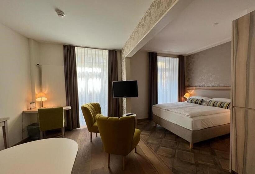 استودیوی سوپریور, Platzhirsch Zürich Downtown Boutique Hotel & Sushi Lounge