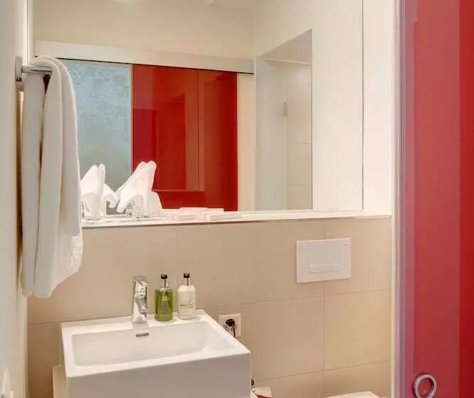 اتاق سوپریور با تخت بزرگ, Platzhirsch Zürich   Downtown Boutique Hotel & Sushi Lounge
