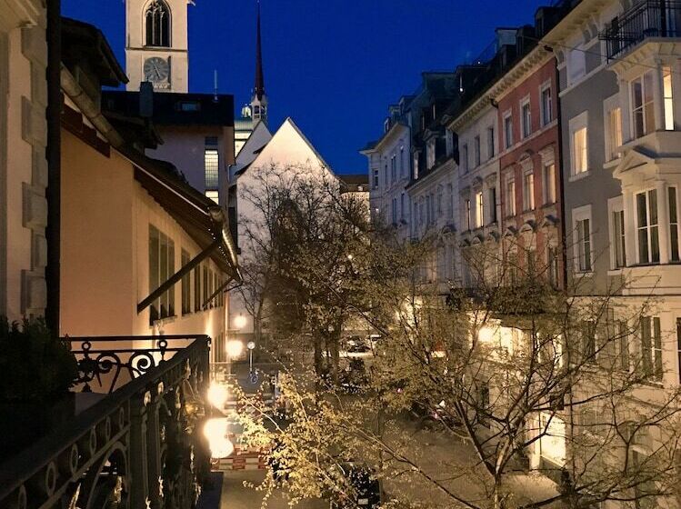 اتاق سوپریور با تخت بزرگ, Platzhirsch Zürich Downtown Boutique Hotel & Sushi Lounge