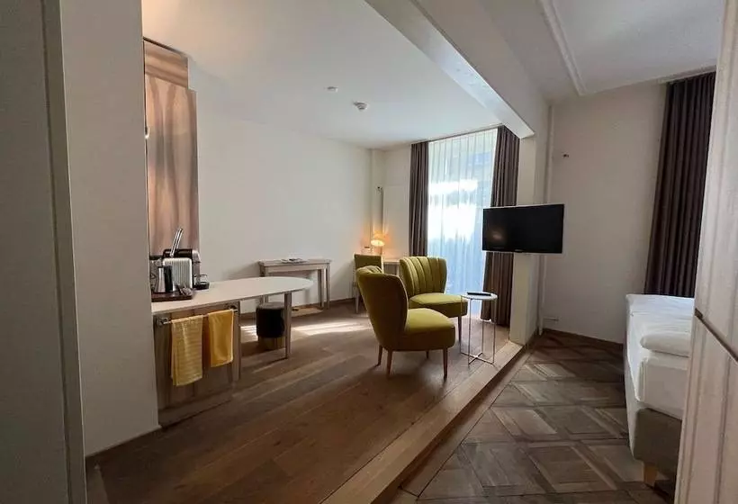 استودیوی سوپریور, Platzhirsch Zürich   Downtown Boutique Hotel & Sushi Lounge