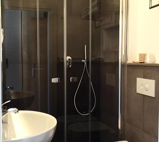 غرفة قياسية, Savoy