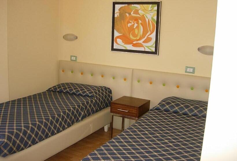 غرفة قياسية, Savoy