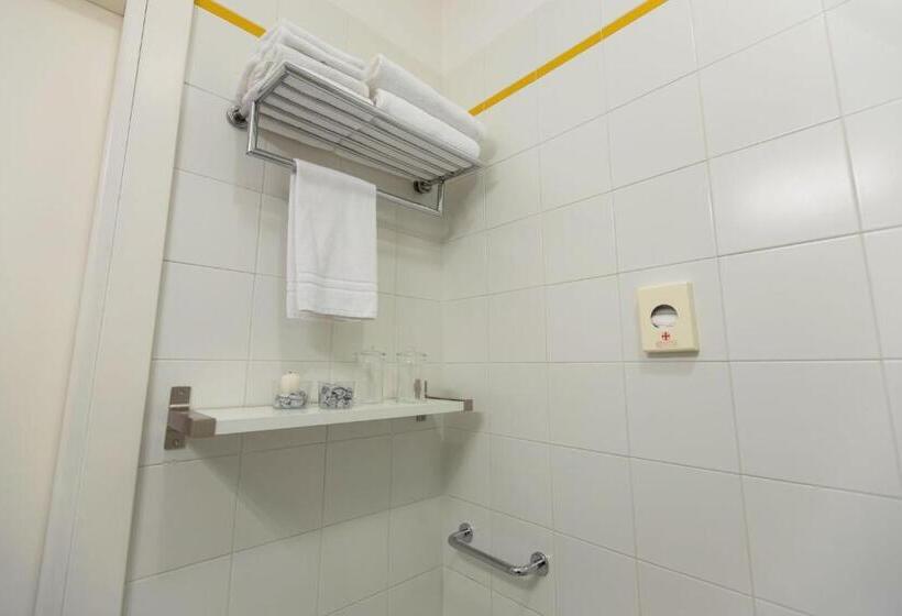 غرفة قياسية, Savoy