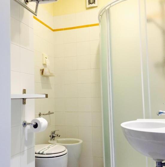 غرفة سوبيريور مطلّة علي البحر, Savoy