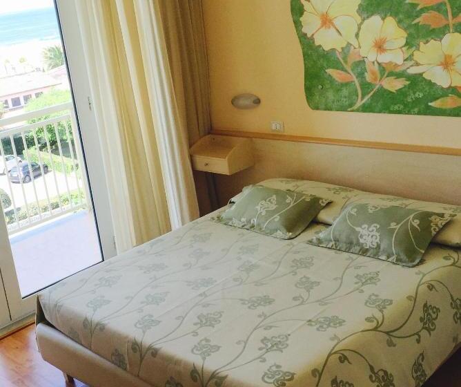 غرفة سوبيريور مطلّة علي البحر, Savoy