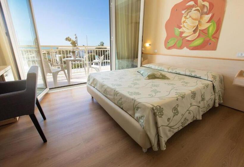 غرفة سوبيريور مطلّة علي البحر, Savoy