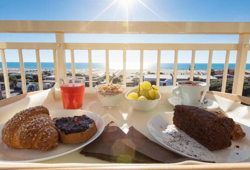 غرفة سوبيريور مطلّة علي البحر, Savoy