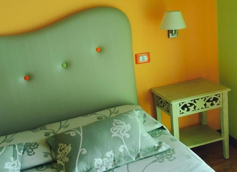 غرفة قياسية إطلالة جانبية علي البحر, Savoy