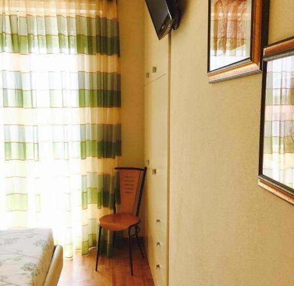 غرفة قياسية إطلالة جانبية علي البحر, Savoy