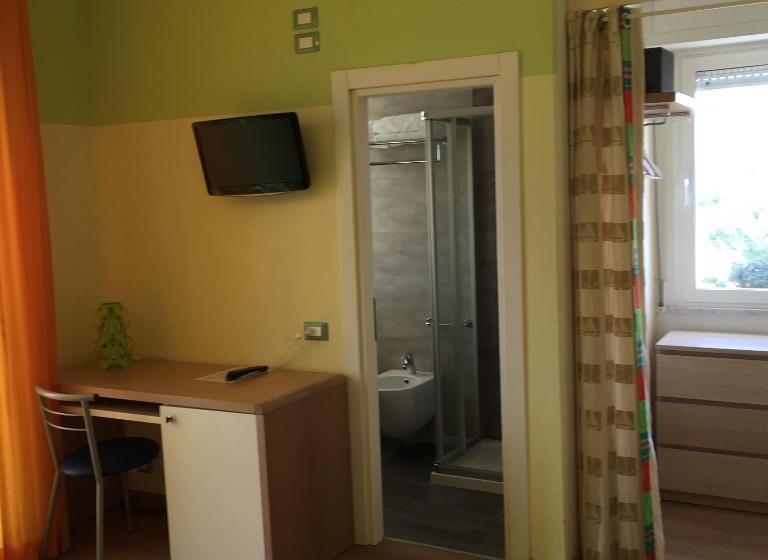 غرفة قياسية إطلالة جانبية علي البحر, Savoy