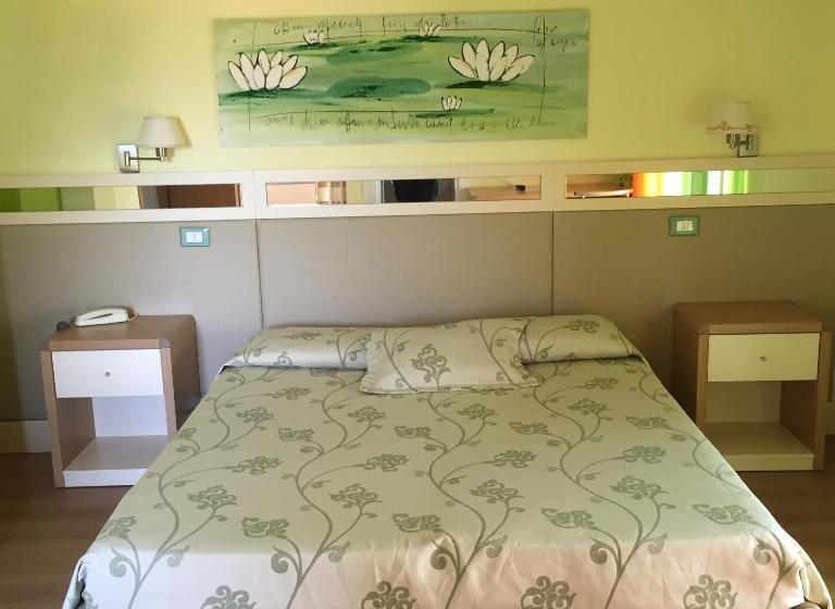 غرفة قياسية إطلالة جانبية علي البحر, Savoy