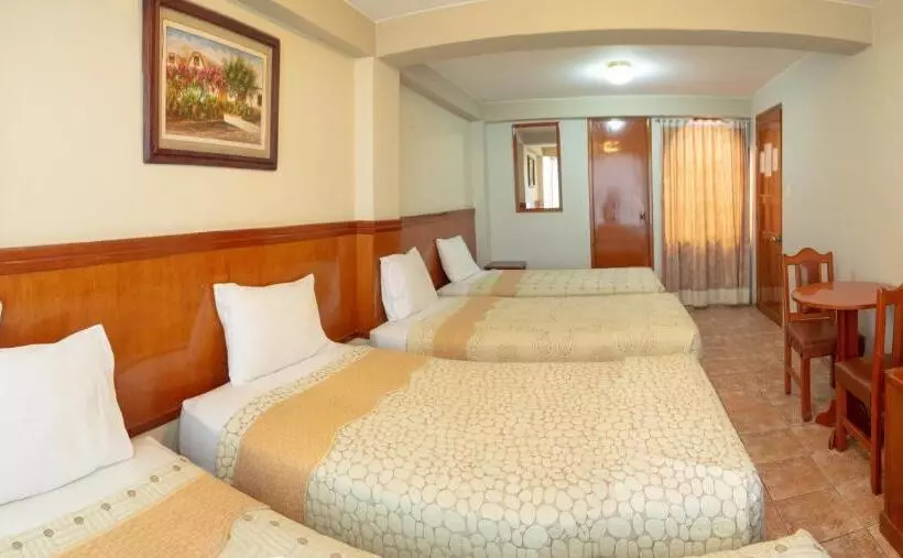 اتاق استاندارد چهار تخته, Takana Inn