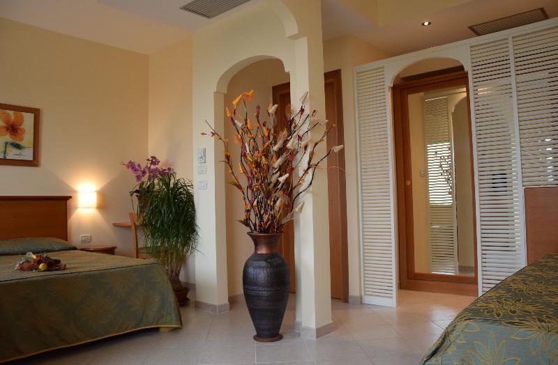 可观山景的小型套房, Tirreno