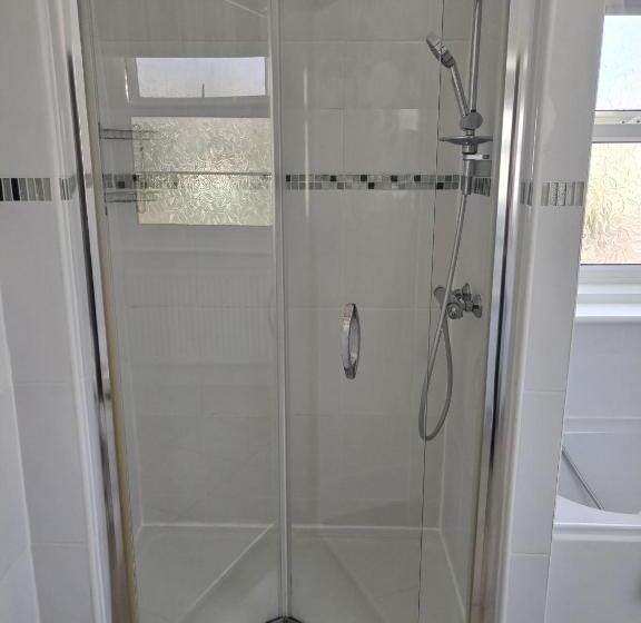 اتاق اجرایی, Abbey Sands