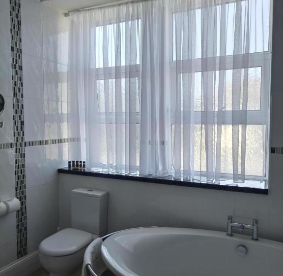 اتاق اجرایی, Abbey Sands