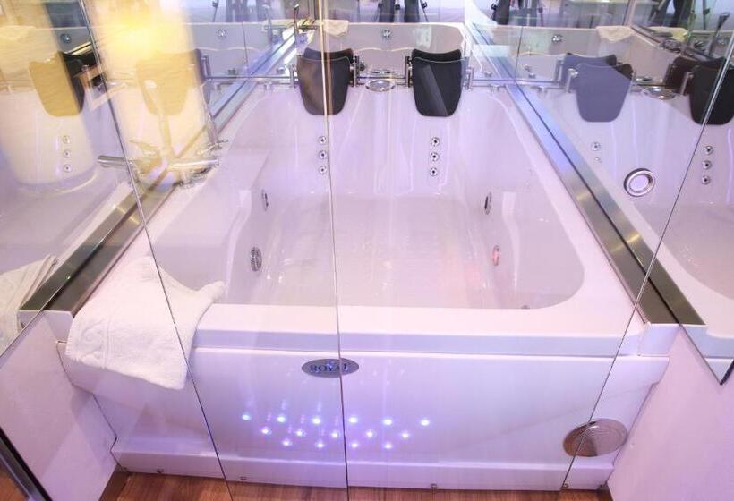 ハイドロマッサージバス付きジュニアスイート, Adua & Regina Di Saba Wellness & Beauty