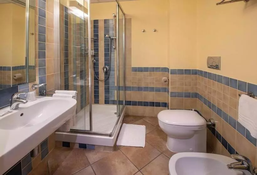 اتاق سوپریور با چشم‌انداز باغ, Calaserena Resort