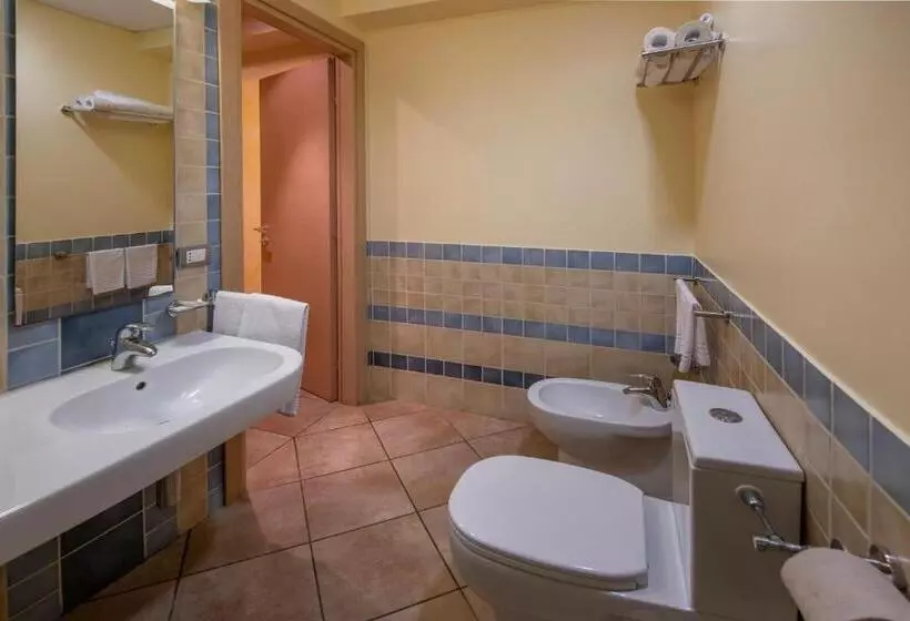 اتاق سوپریور با چشم‌انداز باغ, Calaserena Resort