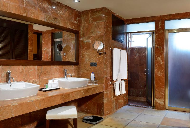 جناح جونيور, Continental Mare