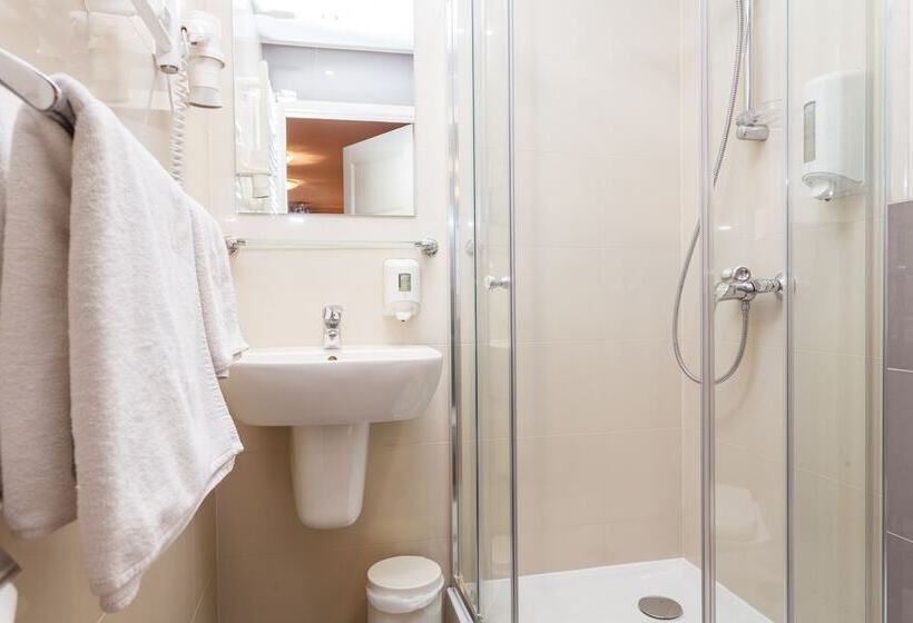 اتاق استاندارد سه نفره, Czarna Róża