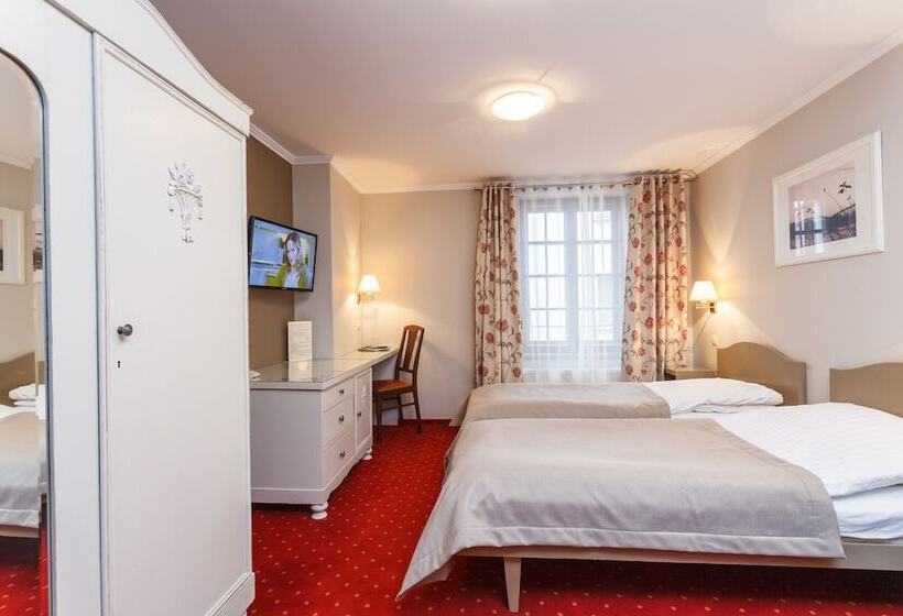 اتاق استاندارد سه نفره, Czarna Róża