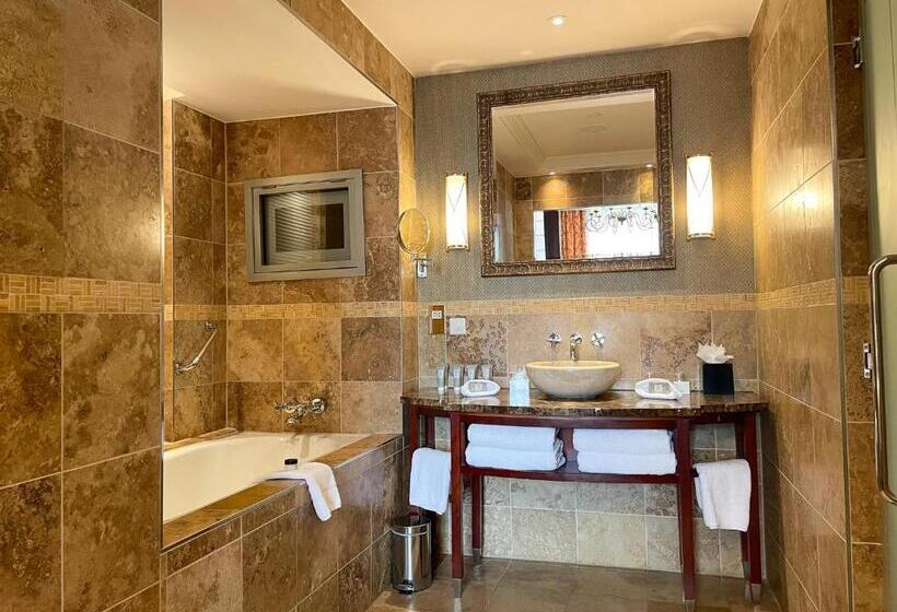 سوییت لوکس, Fota Island Hotel And Spa