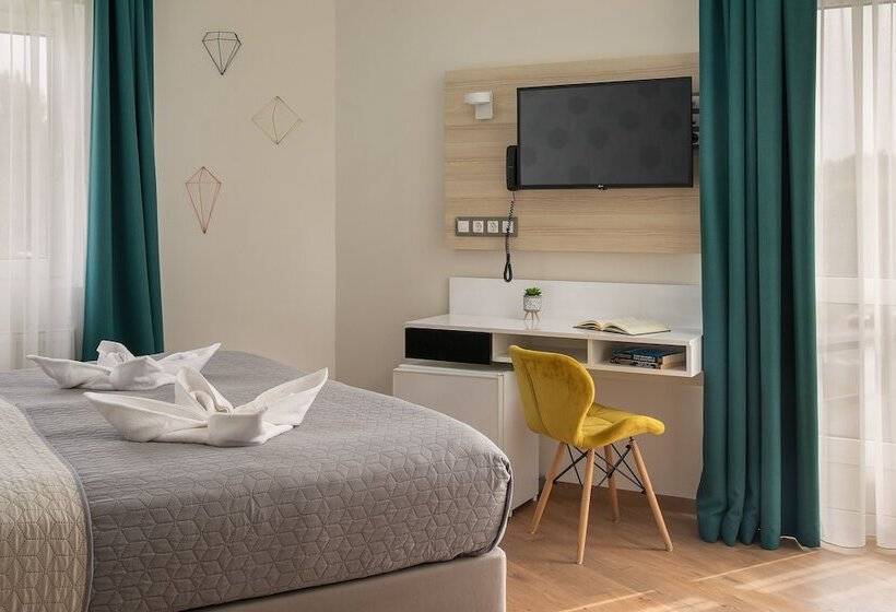 Номер Deluxe, Kristály