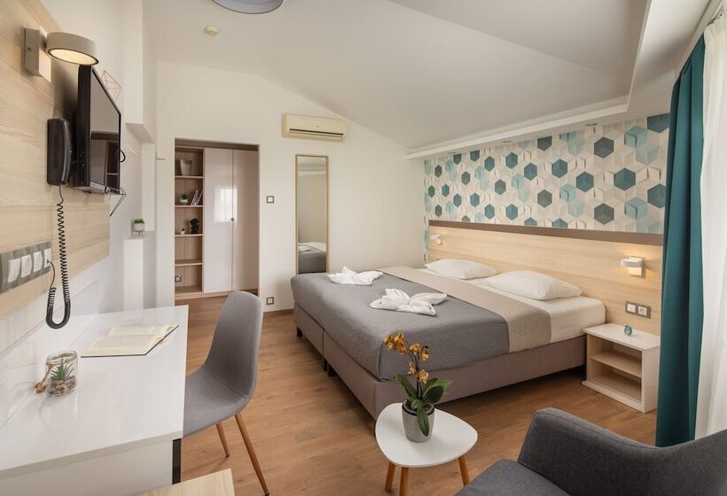 Номер Deluxe, Kristály