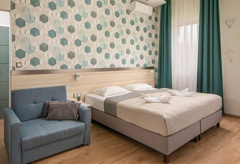 Номер Deluxe, Kristály