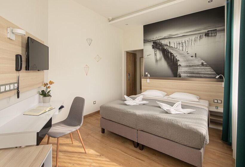 Номер Deluxe, Kristály