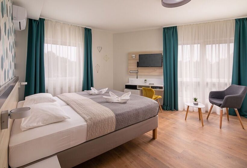 Номер Deluxe, Kristály