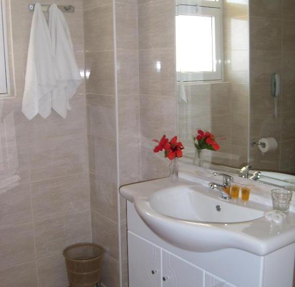 标准间, Memphis Beach