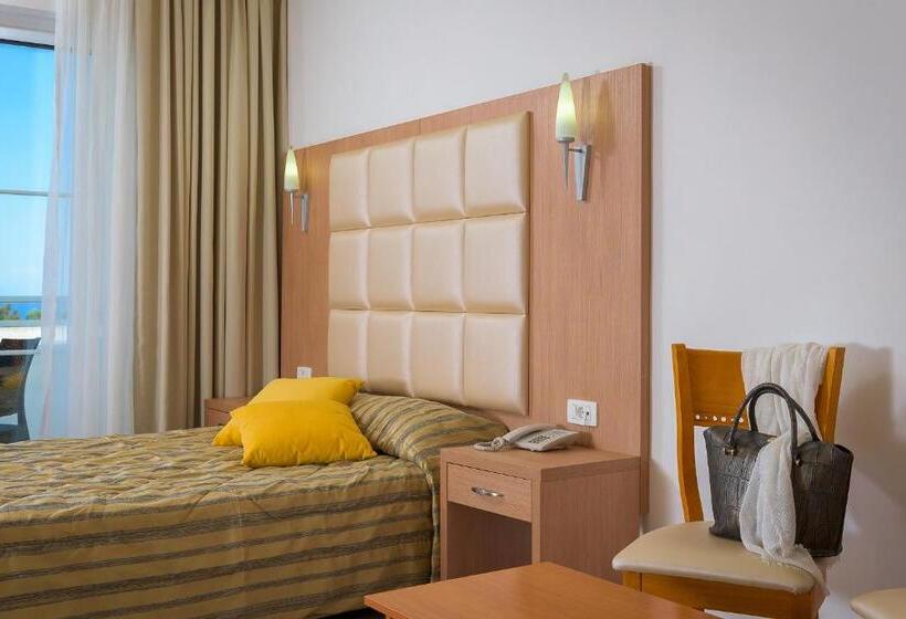 高级三人间, Memphis Beach