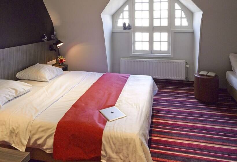 غرفة قياسية ثلاثية ذات اطلالة, Mozart